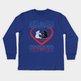 Love has no walls Kids Long Sleeve T-Shirt